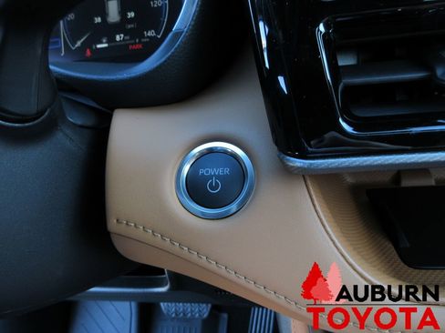 New 2026 Toyota Highlander Platinum image 17