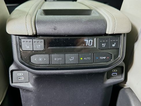 Used 2024 Toyota Grand Highlander AWD image 25
