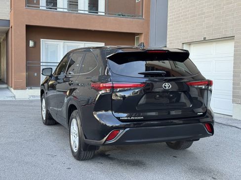 Used 2020 Toyota Highlander L AWD/4WD image 3