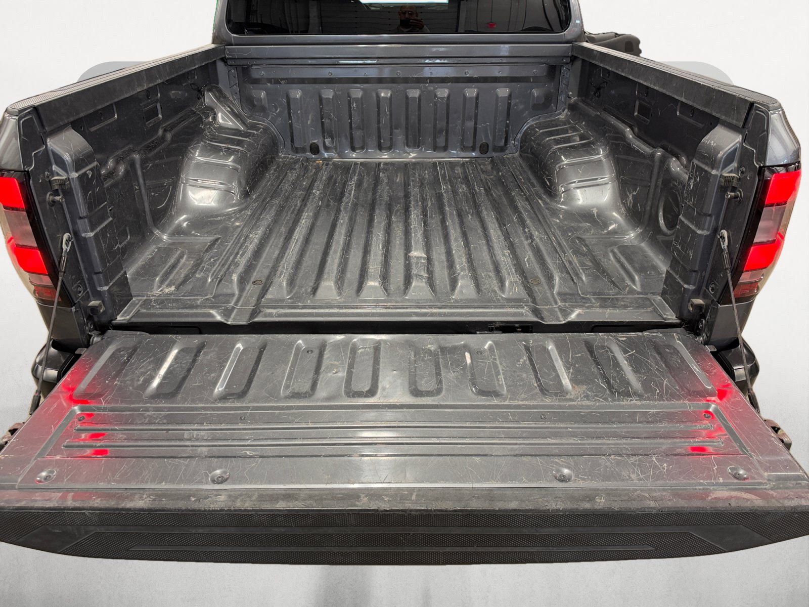 Used 2024 Nissan Frontier S w/ Tow Package RWD image 13