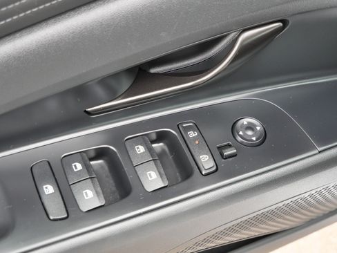 Certified 2025 Hyundai Elantra SEL image 19