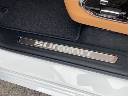 New 2025 Jeep Grand Cherokee Summit image 12