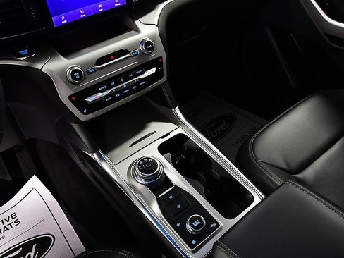 Used 2024 Ford Explorer XLT w/ Equipment Group 202A image 24