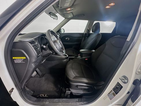 Used 2016 Kia Soul + FWD image 13