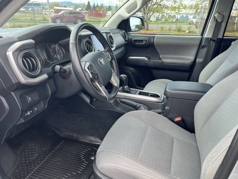 Used 2020 Toyota Tacoma SR5 AWD/4WD image 9