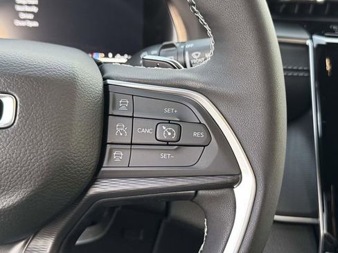 New 2025 Jeep Grand Cherokee Altitude AWD/4WD image 8