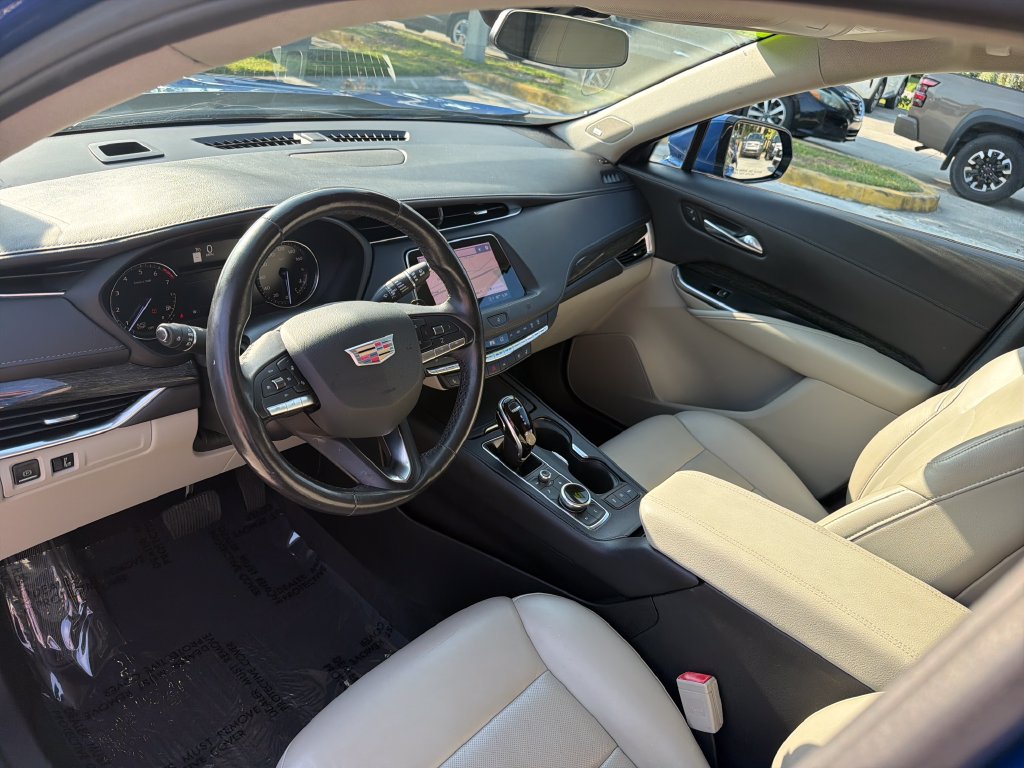 Used 2021 Cadillac XT4 Premium Luxury FWD image 14