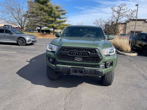 Used 2021 Toyota Tacoma TRD Off-Road w/ TRD Premium Off Road Package image 9