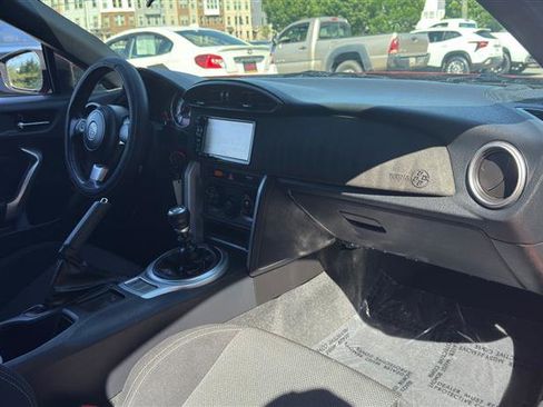 Used 2017 Toyota 86 RWD image 16