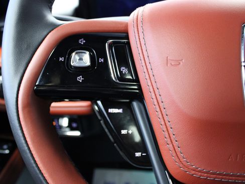 Used 2025 Lincoln Aviator Reserve w/ Luxury Package image 21