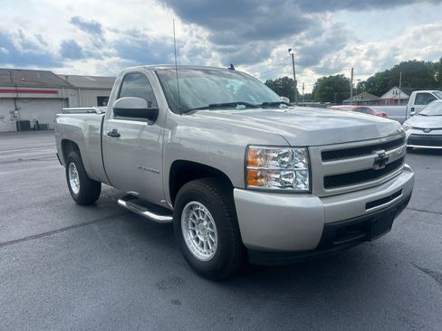 Used 2009 Chevrolet Silverado 1500 W/T RWD image 3