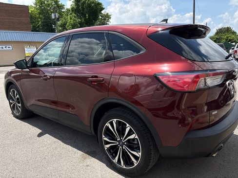 Used 2021 Ford Escape SE w/ SE Sport Appearance Package FWD image 3