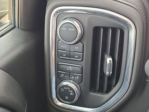 Used 2021 GMC Sierra 1500 SLE image 18