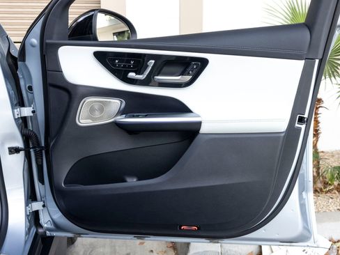 Used 2026 Mercedes-Benz GLC 300 image 25