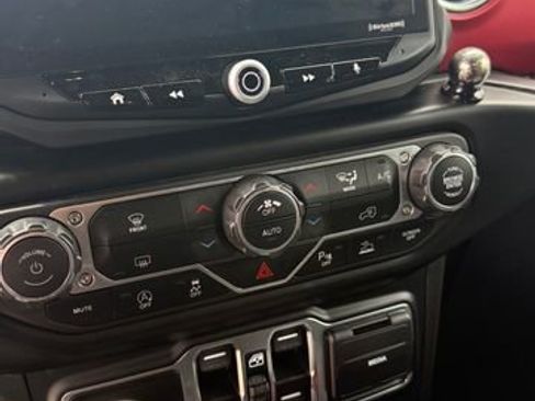 Used 2022 Jeep Wrangler Unlimited Rubicon w/ Safety Group image 21