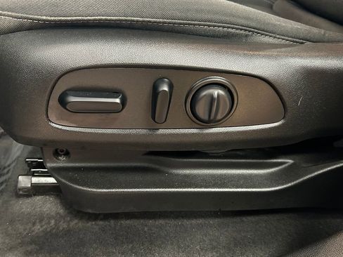 Used 2022 Chevrolet Bolt EUV LT w/ Comfort Package image 13