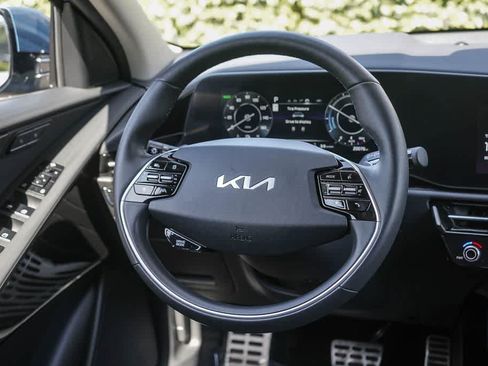 Used 2024 Kia Niro Wave FWD image 15