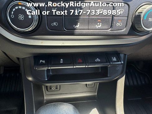 Used 2022 Chevrolet Colorado LT w/ Fleet Safety Package RWD image 21