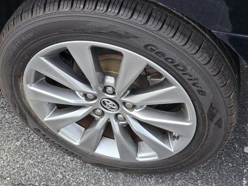 Used 2016 Toyota Camry XLE w/ Moonroof Package image 13