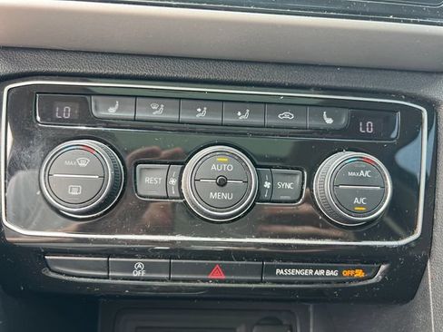 Used 2021 Volkswagen Atlas SEL AWD/4WD image 25