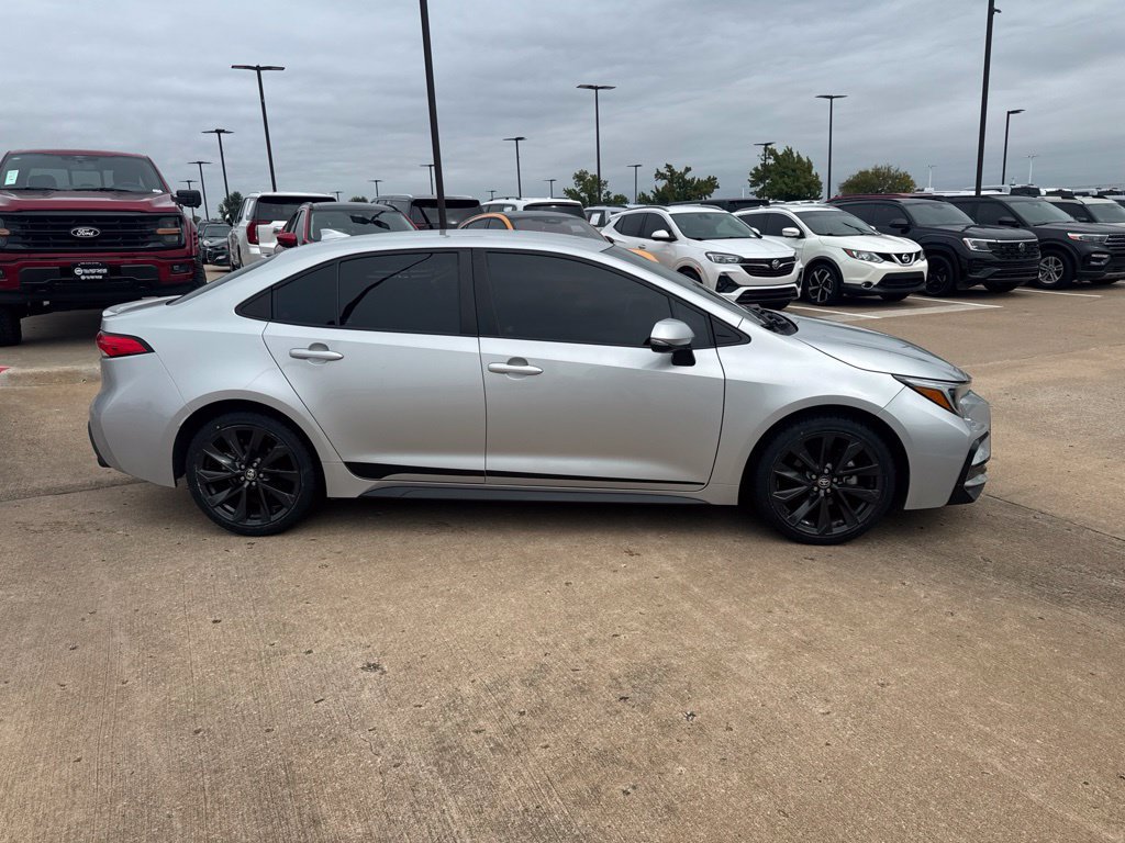 Used 2023 Toyota Corolla SE FWD image 2