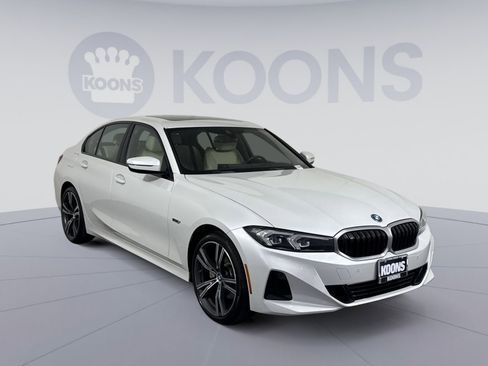 Used 2023 BMW 330e xDrive w/ Driving Assistance Package AWD/4WD image 10