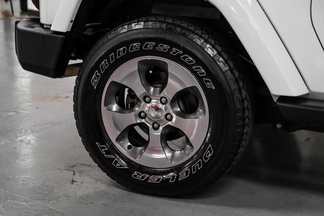 Used 2018 Jeep Wrangler Sahara w/ Connectivity Group AWD/4WD image 40