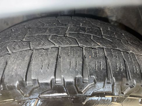 Used 2021 Toyota Highlander XLE image 11