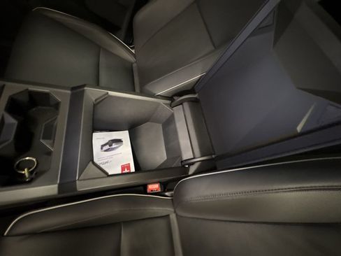 Used 2025 Tesla Cybertruck AWD Crew Cab image 36