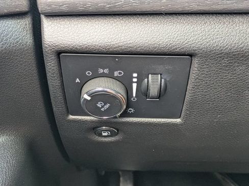 Used 2018 Jeep Grand Cherokee Altitude RWD image 27