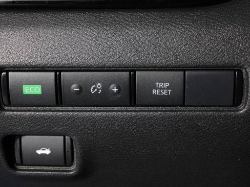 Certified 2025 Nissan Sentra SR FWD image 24