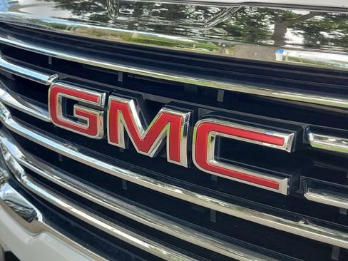 Certified 2024 GMC Terrain SLT FWD image 8