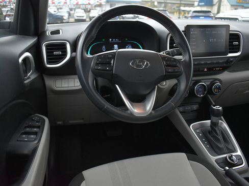 Used 2024 Hyundai Venue SEL image 17