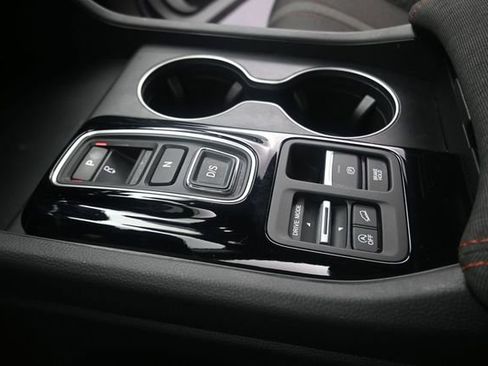 Certified 2025 Honda Pilot Sport image 12
