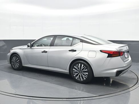 Used 2023 Nissan Altima 2.5 SV image 4