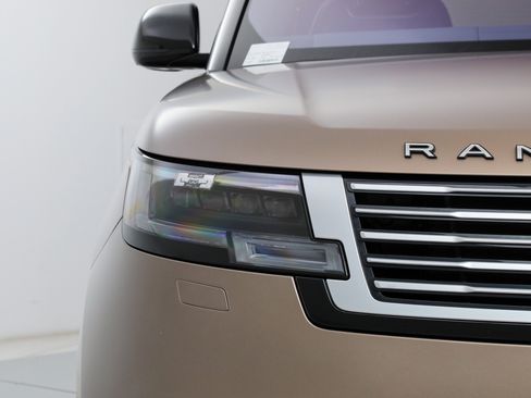 Used 2023 Land Rover Range Rover SV AWD/4WD image 10
