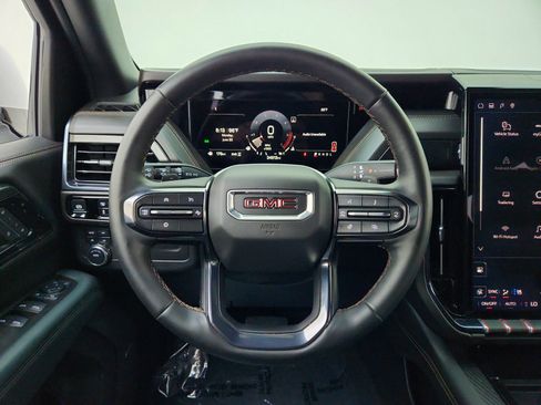 Used 2025 GMC Yukon XL AT4 AWD/4WD image 21