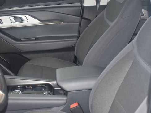 Certified 2025 Ford Explorer Active image 10