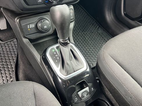 Used 2022 Jeep Renegade Altitude image 27