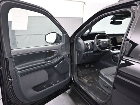 New 2026 Ford Expedition Platinum w/ Stealth Appearance Package image 8