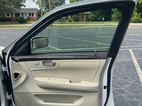 Used 2011 Cadillac DTS Luxury FWD image 31
