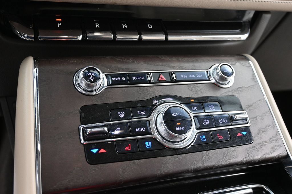 Used 2022 Lincoln Aviator Reserve w/ Equipment Group 201A AWD/4WD image 14
