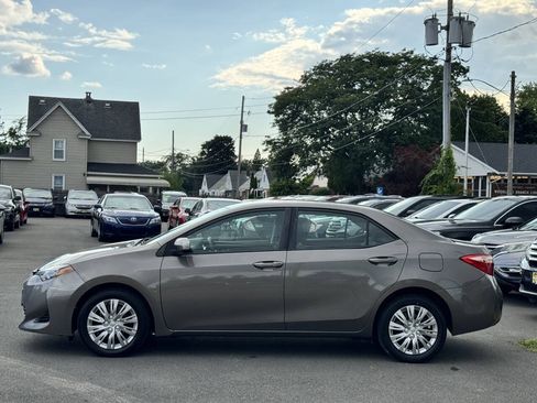 Used 2017 Toyota Corolla LE w/ Carpet Mat Package (TMS) FWD image 4