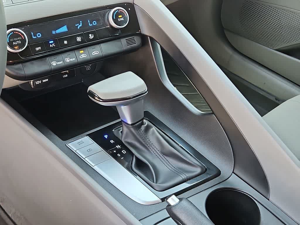 Used 2024 Hyundai Elantra SEL FWD image 20