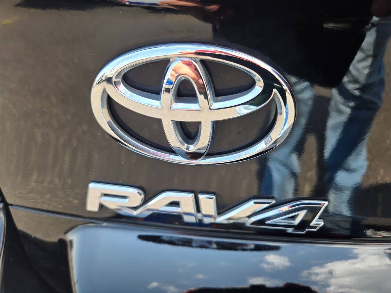 Used 2011 Toyota RAV4 Limited w/ Limited Extra Value Pkg AWD/4WD image 11
