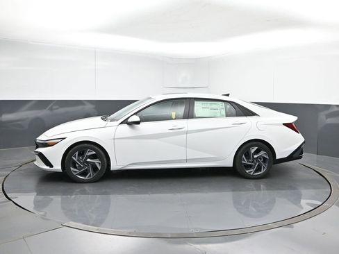New 2026 Hyundai Elantra Limited FWD image 2