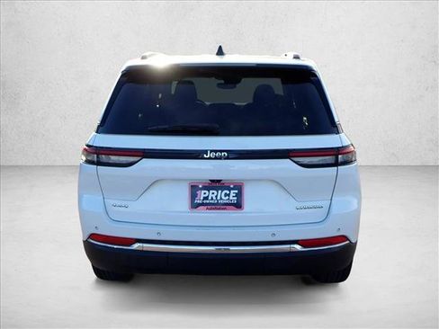 Used 2023 Jeep Grand Cherokee Laredo image 3