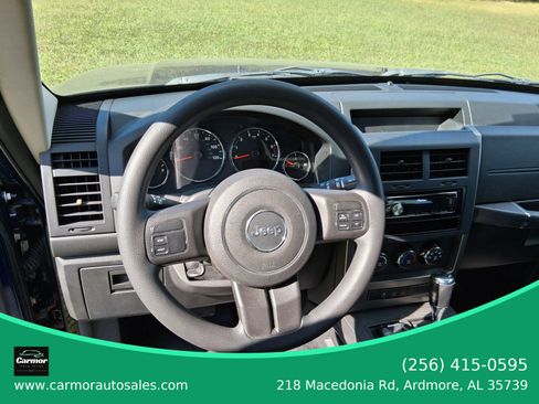 Used 2012 Jeep Liberty Sport image 7