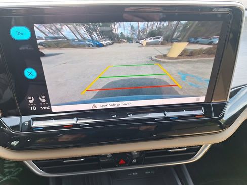 New 2026 Volkswagen Atlas Cross Sport SE image 16