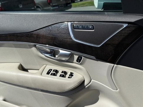 Used 2018 Volvo XC90 T6 Momentum w/ Convenience Package AWD/4WD image 17